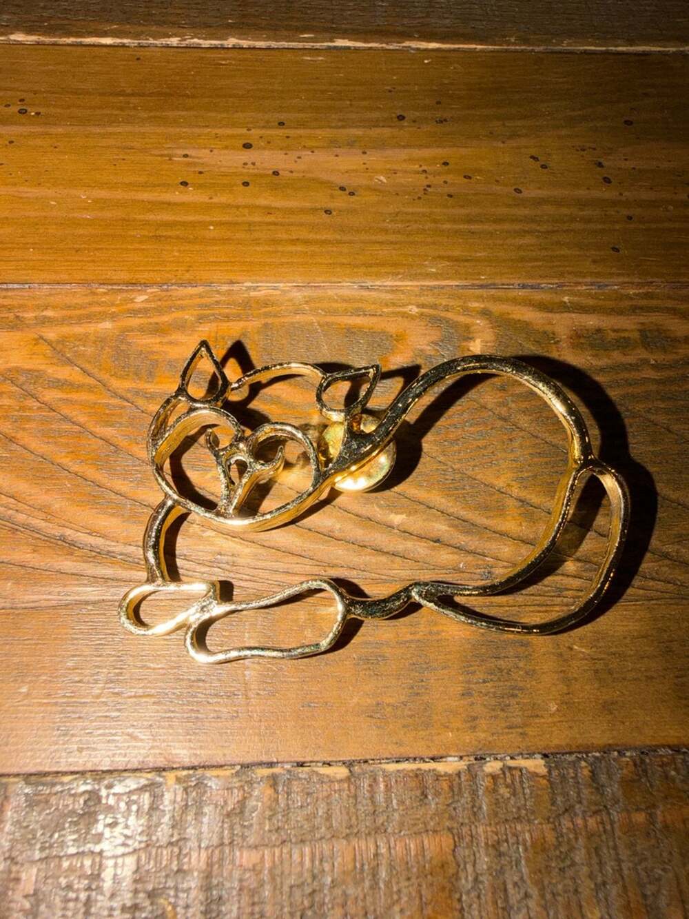 Gold Tone Sleeping Cat Outline Pin